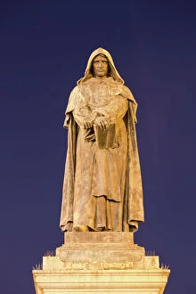 Sculptures Fine Art Print Collection: Statue of Giordano Bruno, Campo de Fiori, at night, Rome, Lazio, Italy