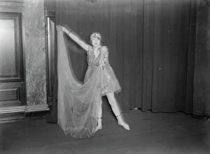 Monochrome photography Collection: Nancy Price and her daughter in a dance Matinee A dancing matinee is being given