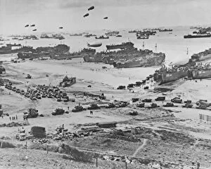 World War II battles Collection: Bird s-eye view of landing craft, barrage balloons, and allied troops landing in Normandy