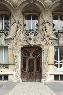 Art Nouveau Jigsaw Puzzle Collection: Entrance door to 29 avenue Rapp in the 7th arrondissement in Paris