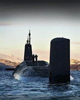 Related Images Fine Art Print Collection: Nuclear Submarine HMS Vanguard Returns to HMNB Clyde, Scotland