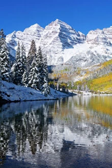 Landscape paintings Jigsaw Puzzle Collection: Colorado, Near Aspen, Landscape Of Maroon Lake And On Maroon Bells In Distance, Early Snow