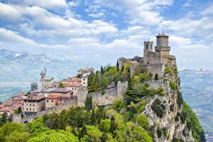 Travel and Culture Jigsaw Puzzle Collection: Guaita Tower on the peak of Mount Titan, Republic of San Marino, North-Central Italy