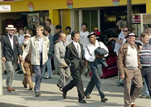Programmes Collection: Only Fools and Horses cast members walk along the seafront at Margate beach during