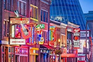 Country Collection: NASHVILLE, TENNESSEE - AUGUST 20, 2018: Honky-tonks on Lower Broadway