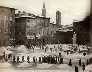 Iconic structures Metal Print Collection: Snow shovellers in Piazza della Signoria in Florence after an exceptional snowfall